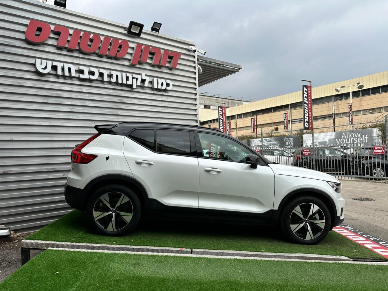 וולוו XC-40 PRO 2022