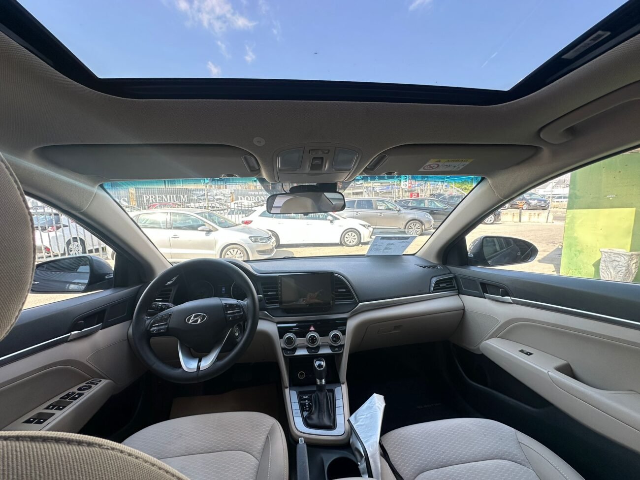 יונדאי 1600 2019