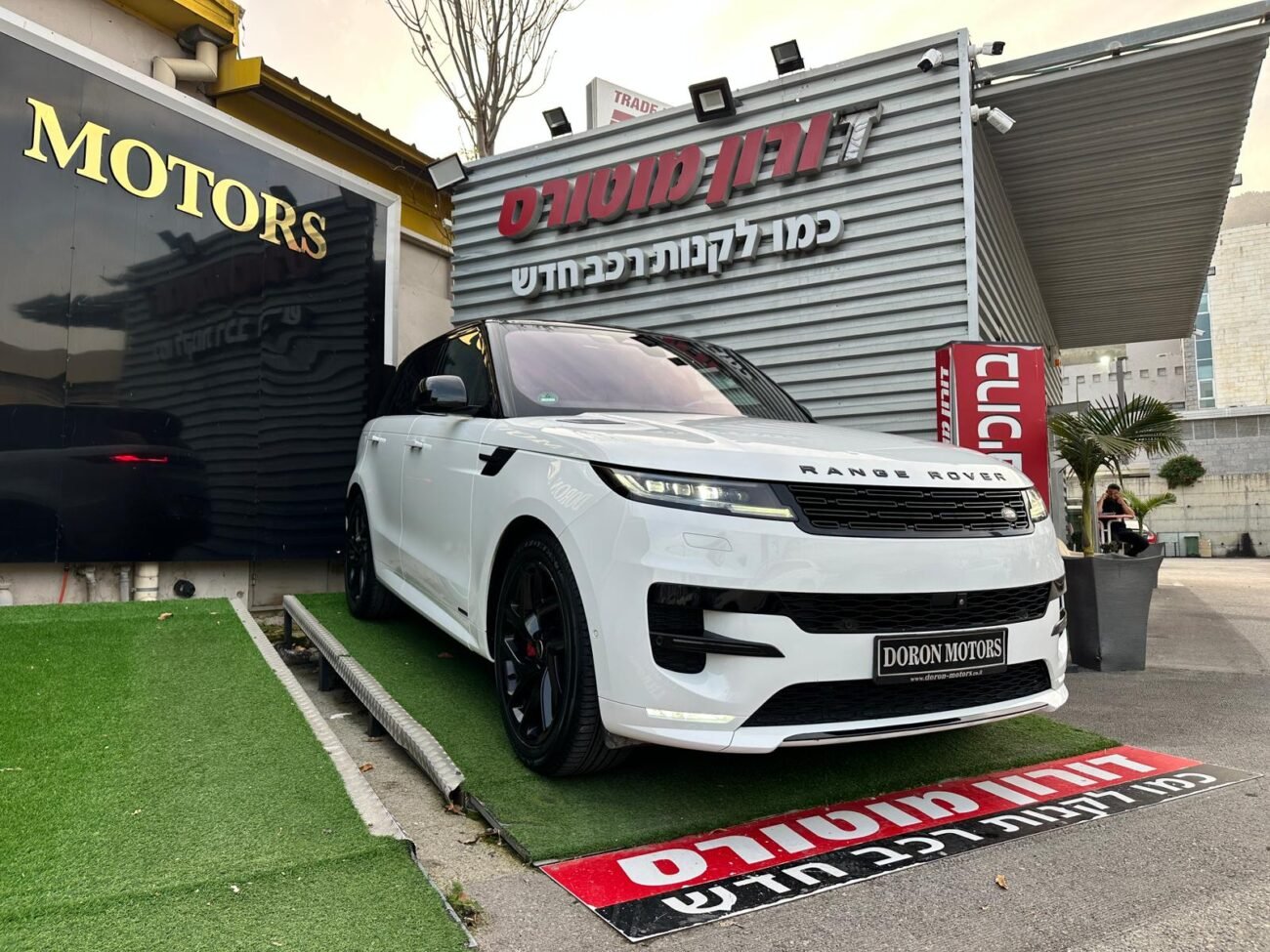 לנד רובר ספורט 2023