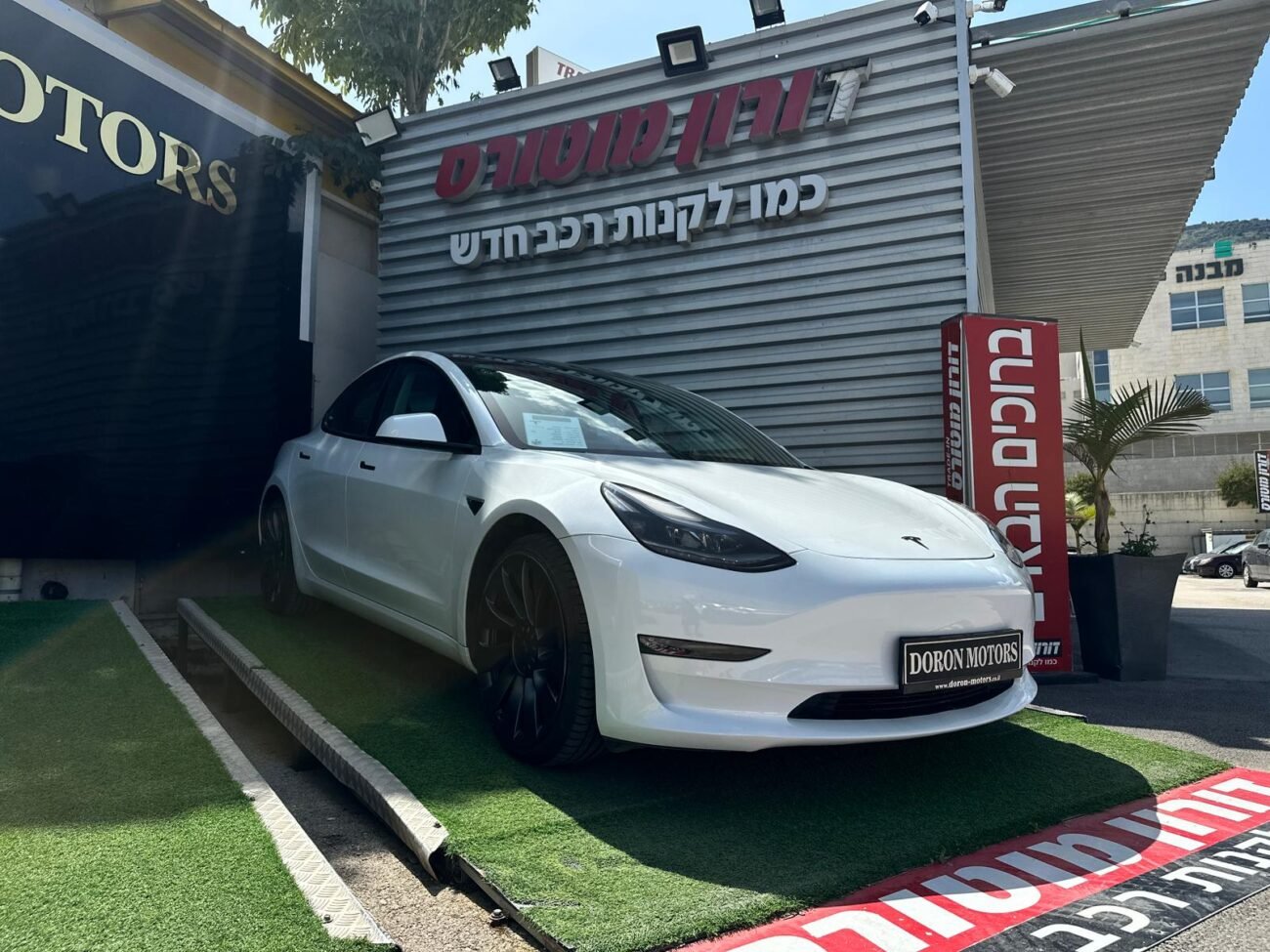 טסלה פרפורמנס 2023