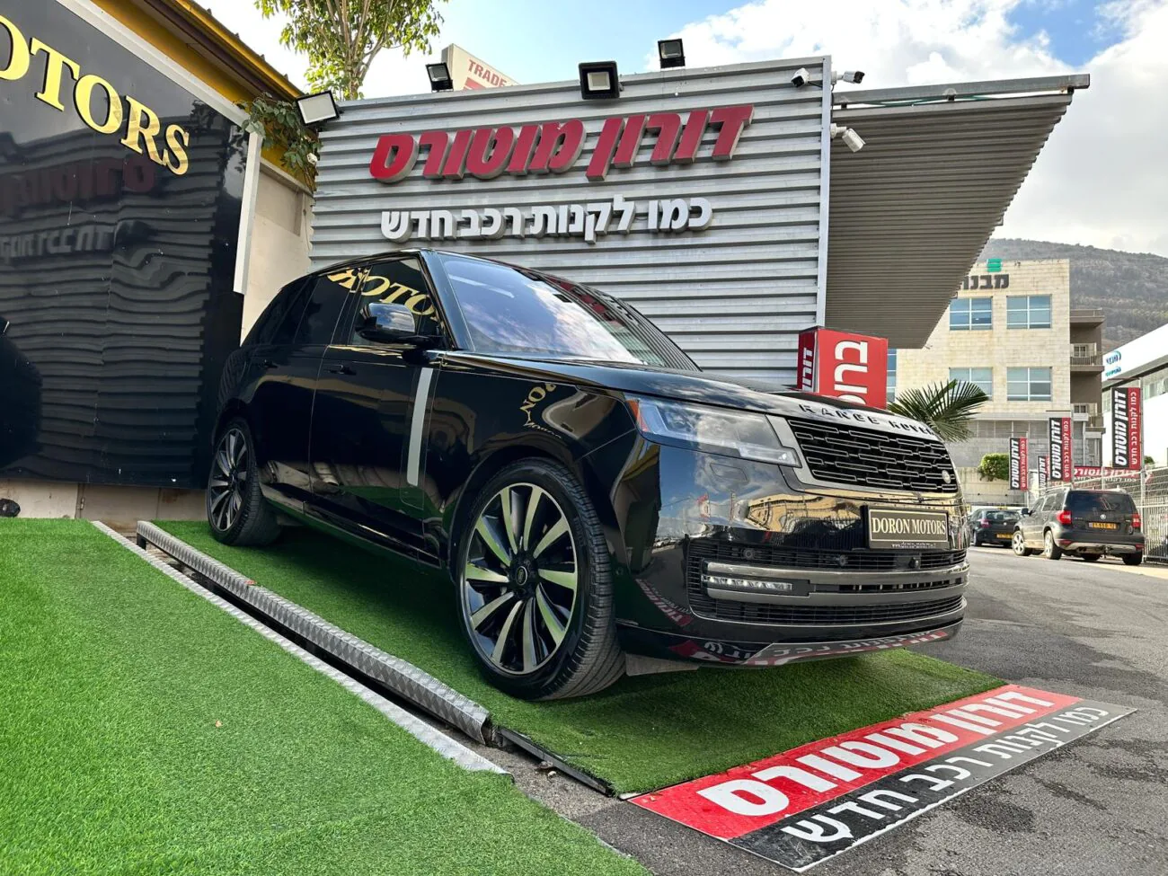 לנד רובר ווג P400SE 2023